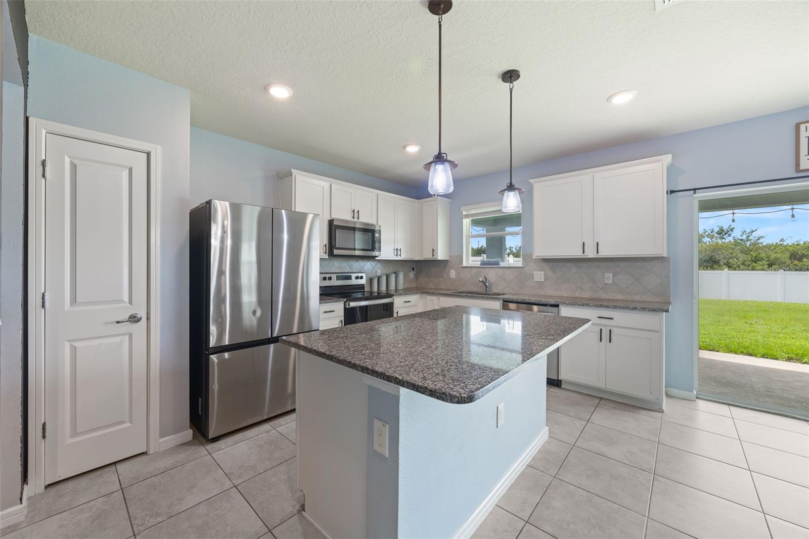 1007 GOLDEN SHINER AVE