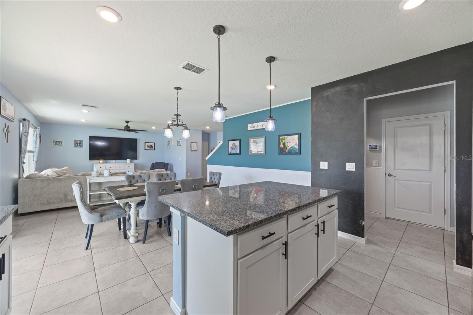 1007 GOLDEN SHINER AVE