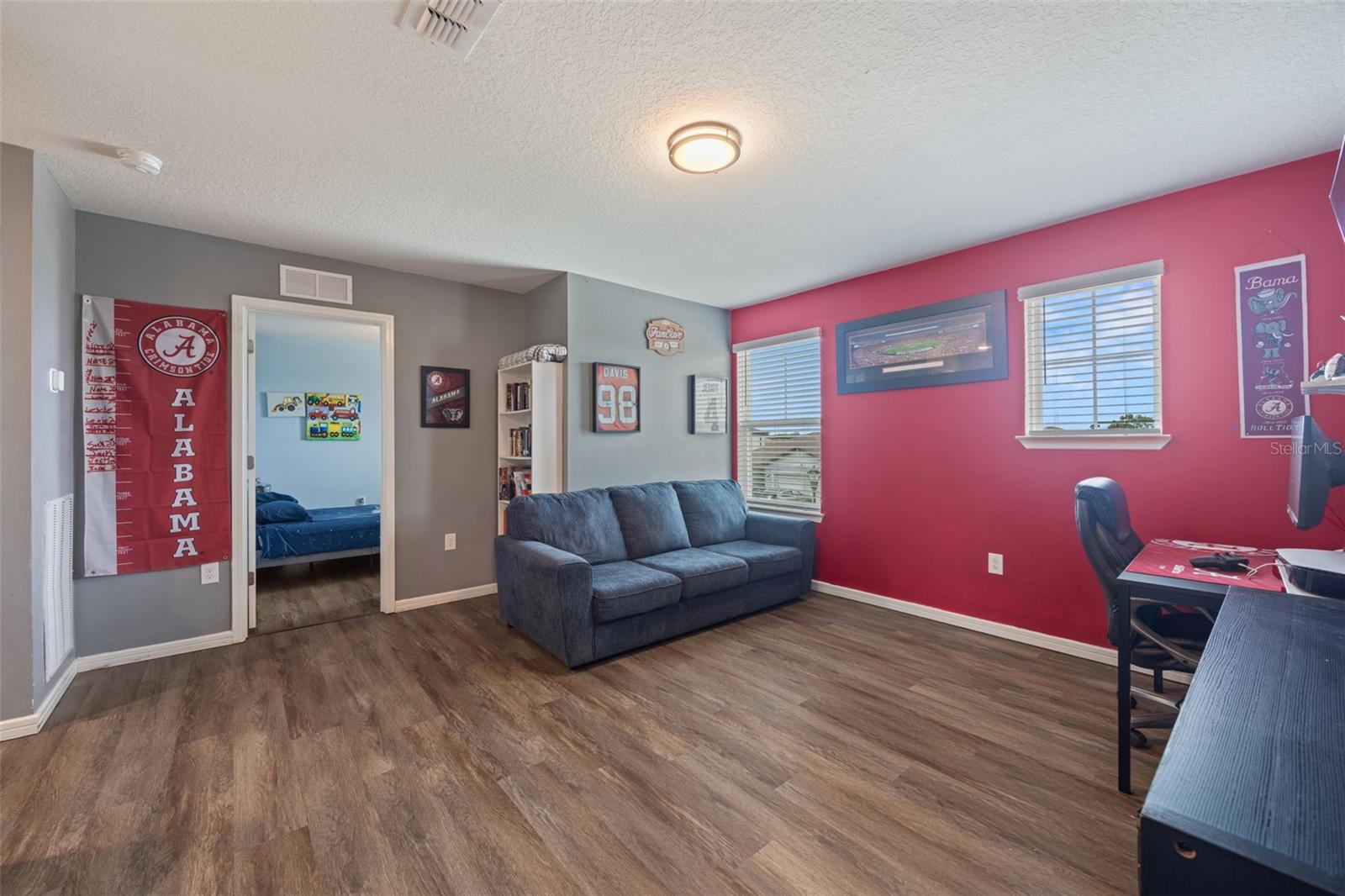 1007 GOLDEN SHINER AVE