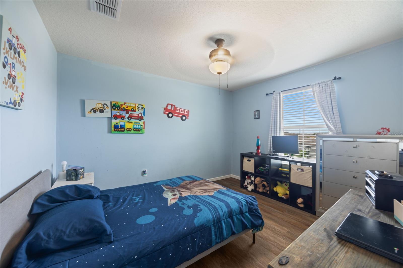 1007 GOLDEN SHINER AVE
