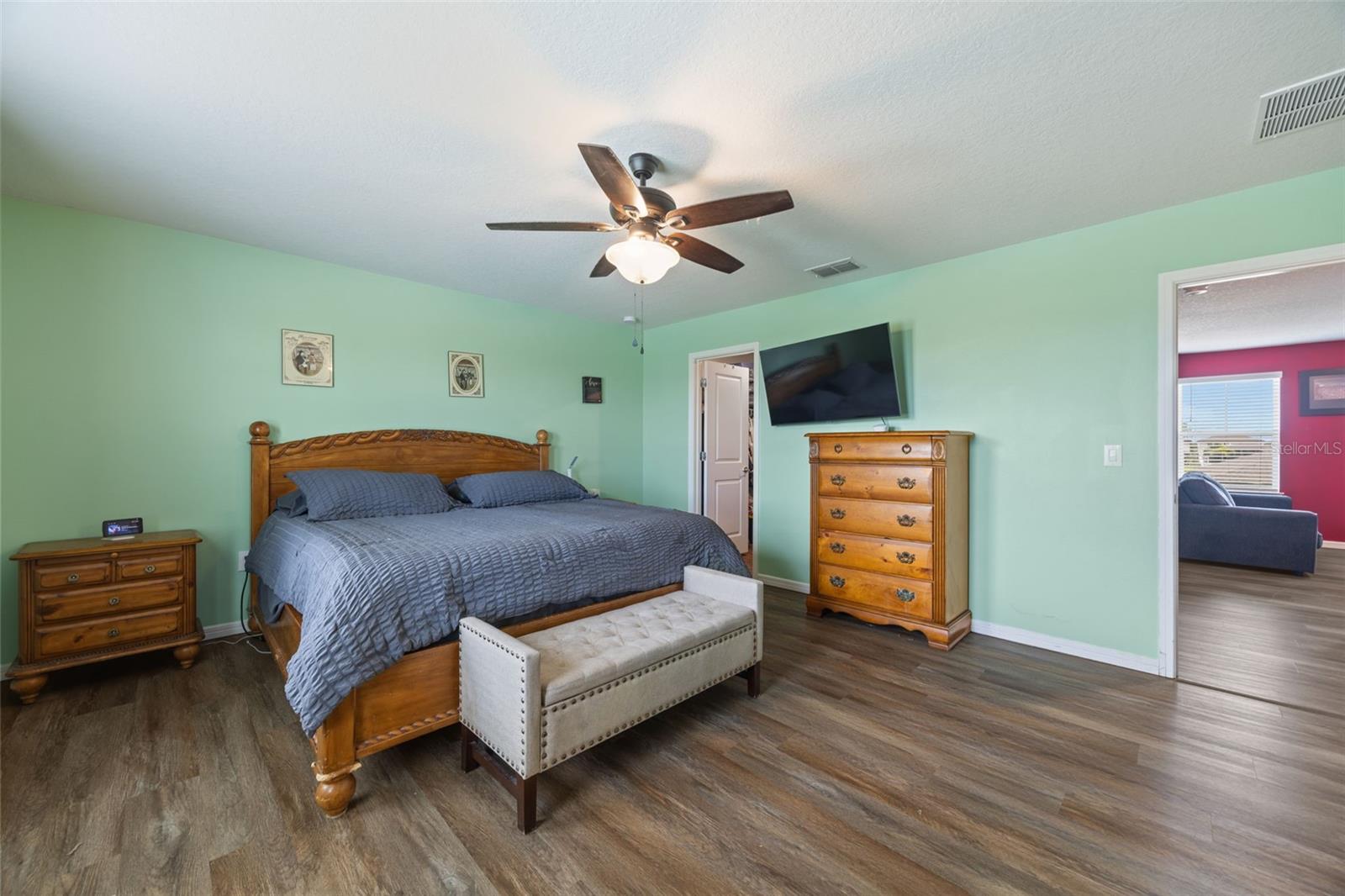 1007 GOLDEN SHINER AVE