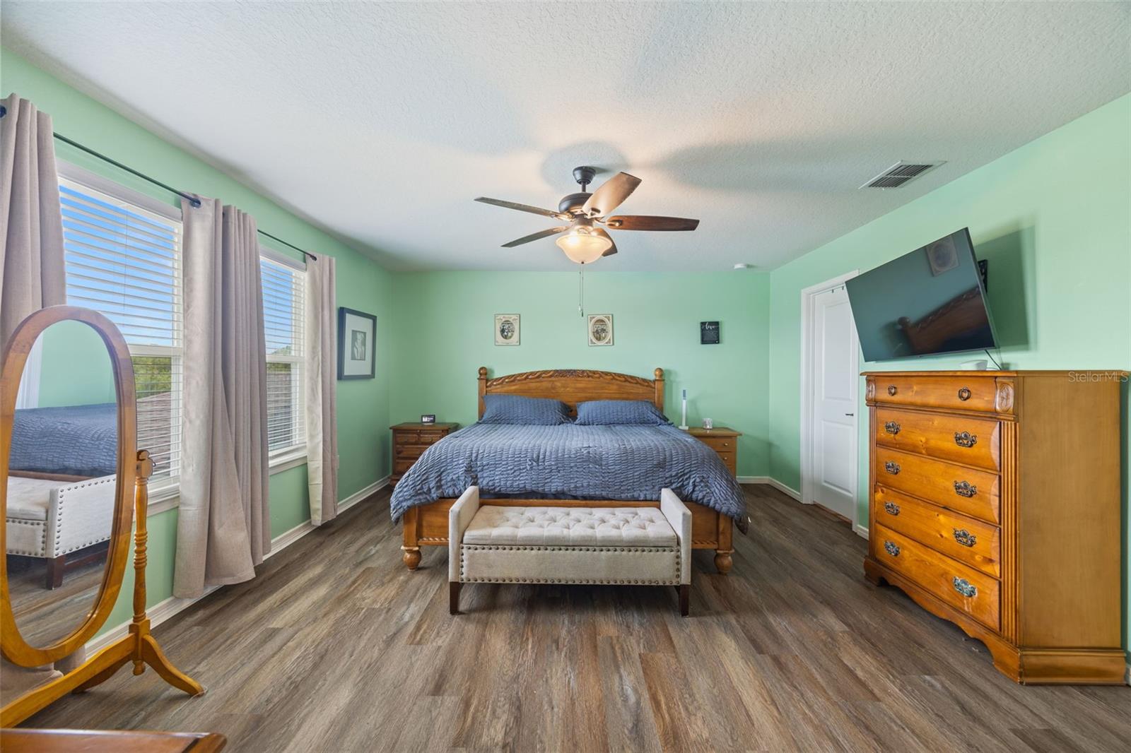 1007 GOLDEN SHINER AVE