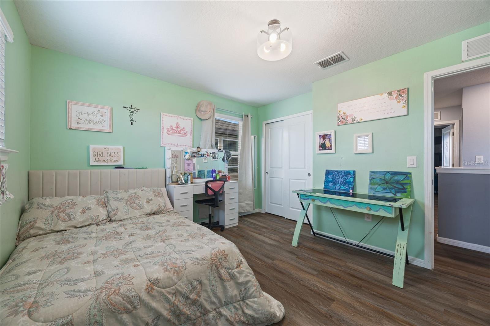 1007 GOLDEN SHINER AVE