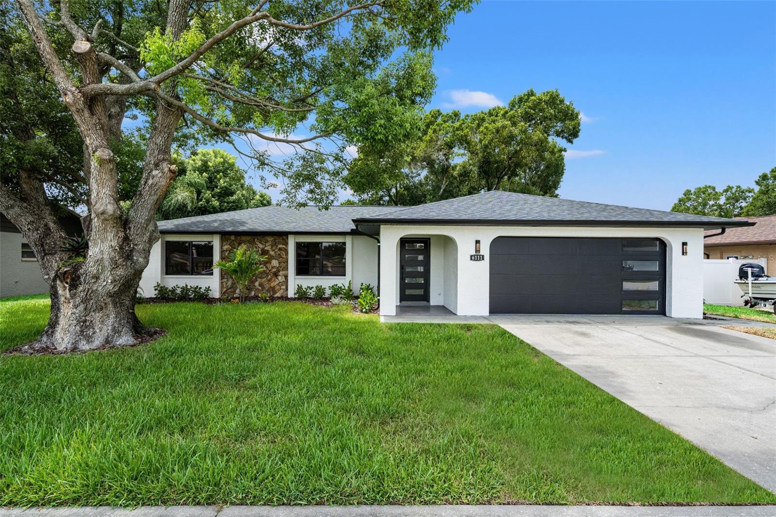 6111 18th St, Zephyrhills