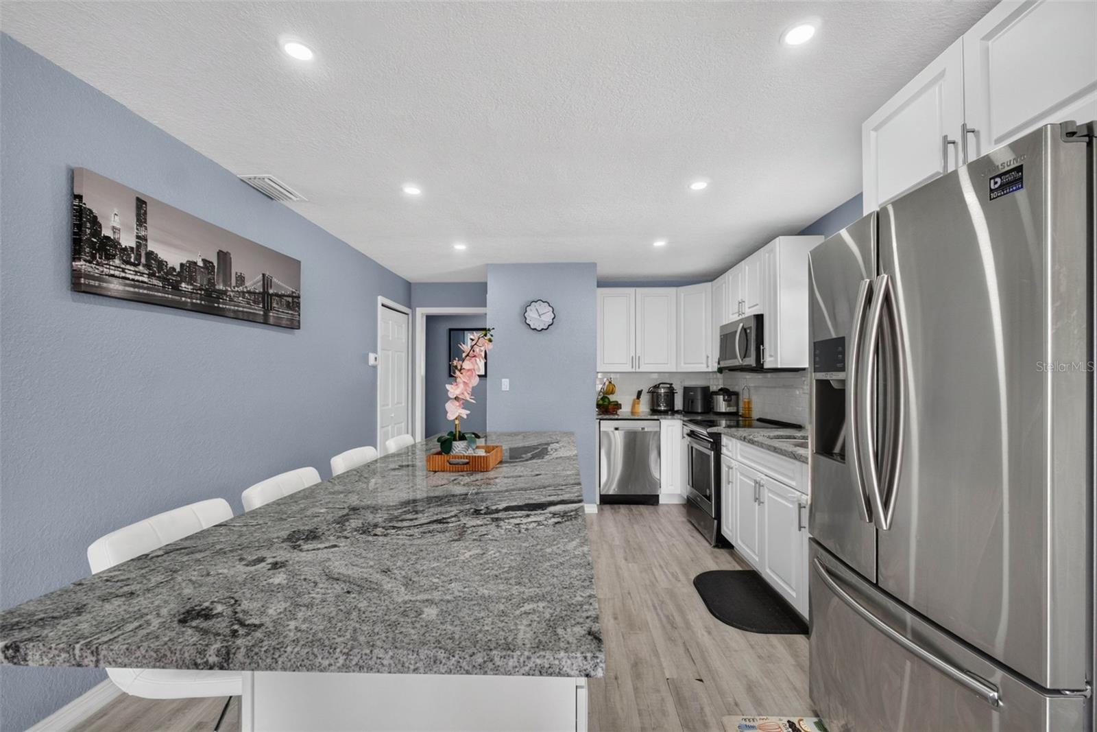 8114 N EDISON AVE