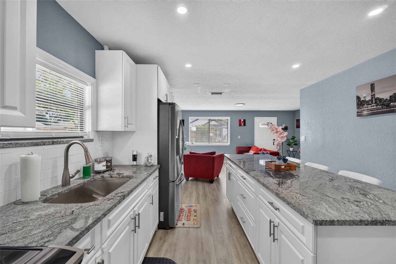 8114 N EDISON AVE