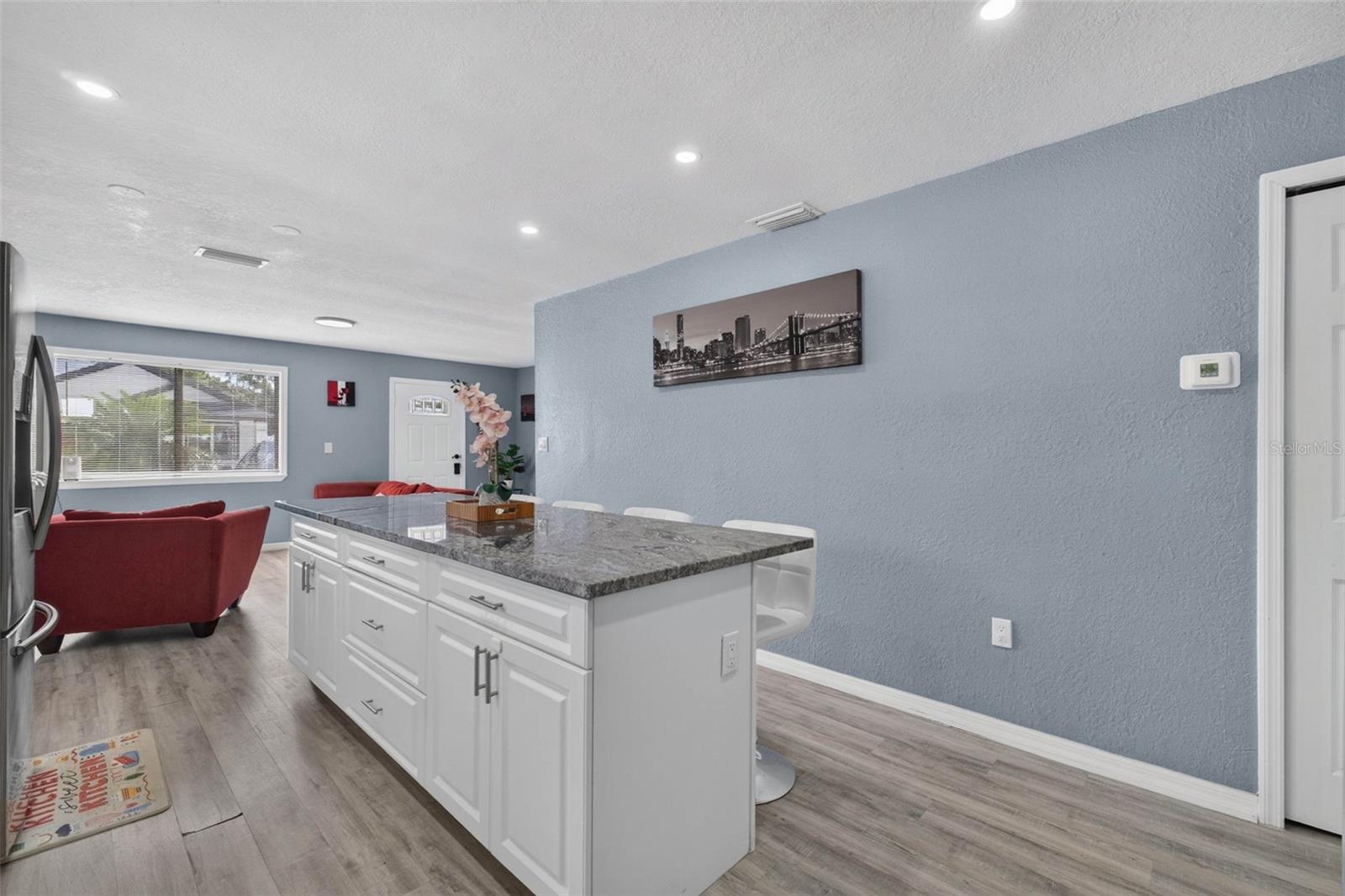 8114 N EDISON AVE