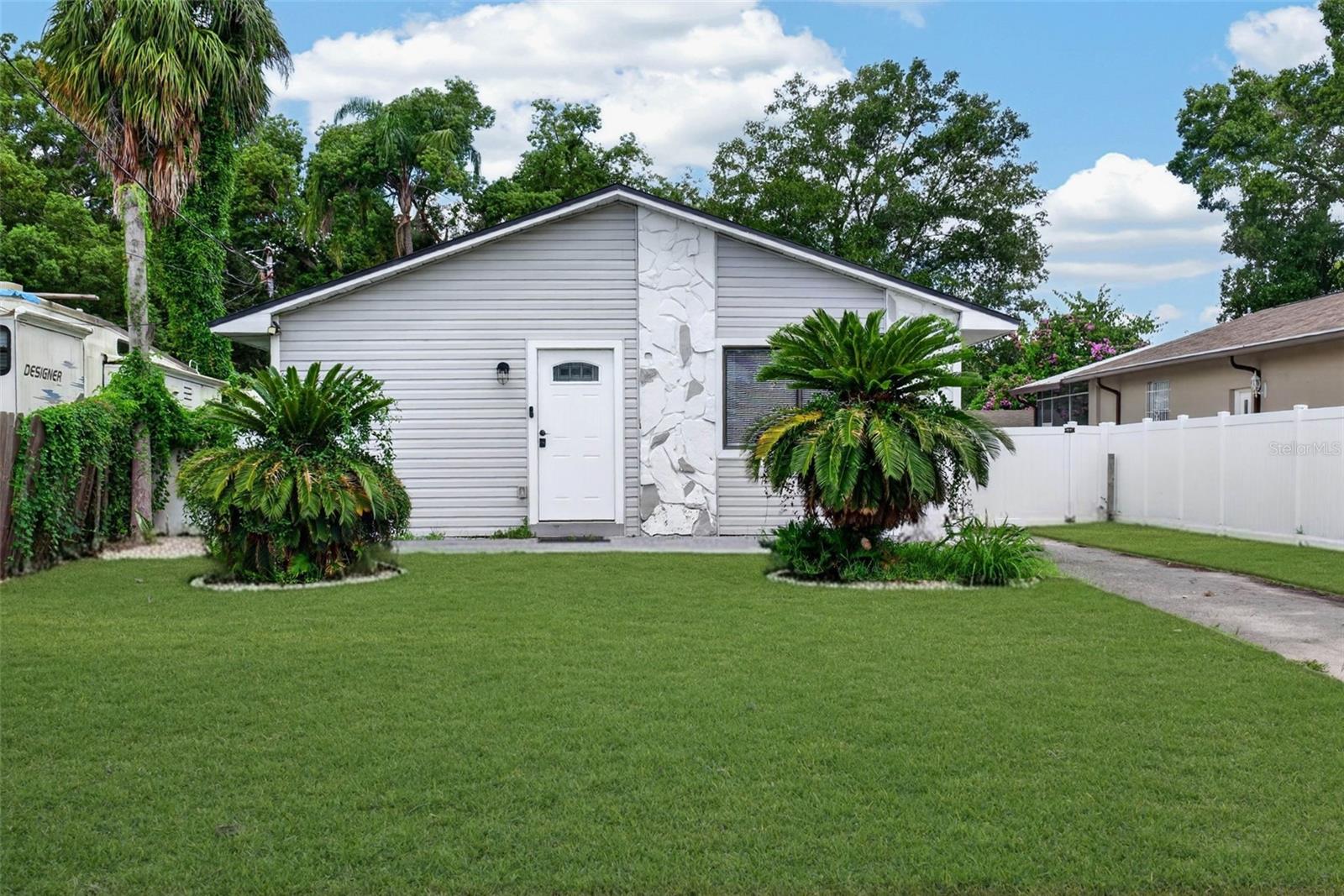8114 N EDISON AVE