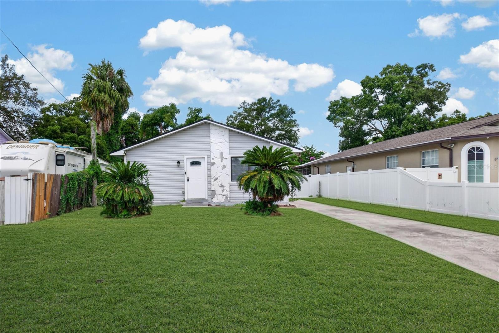 8114 N EDISON AVE