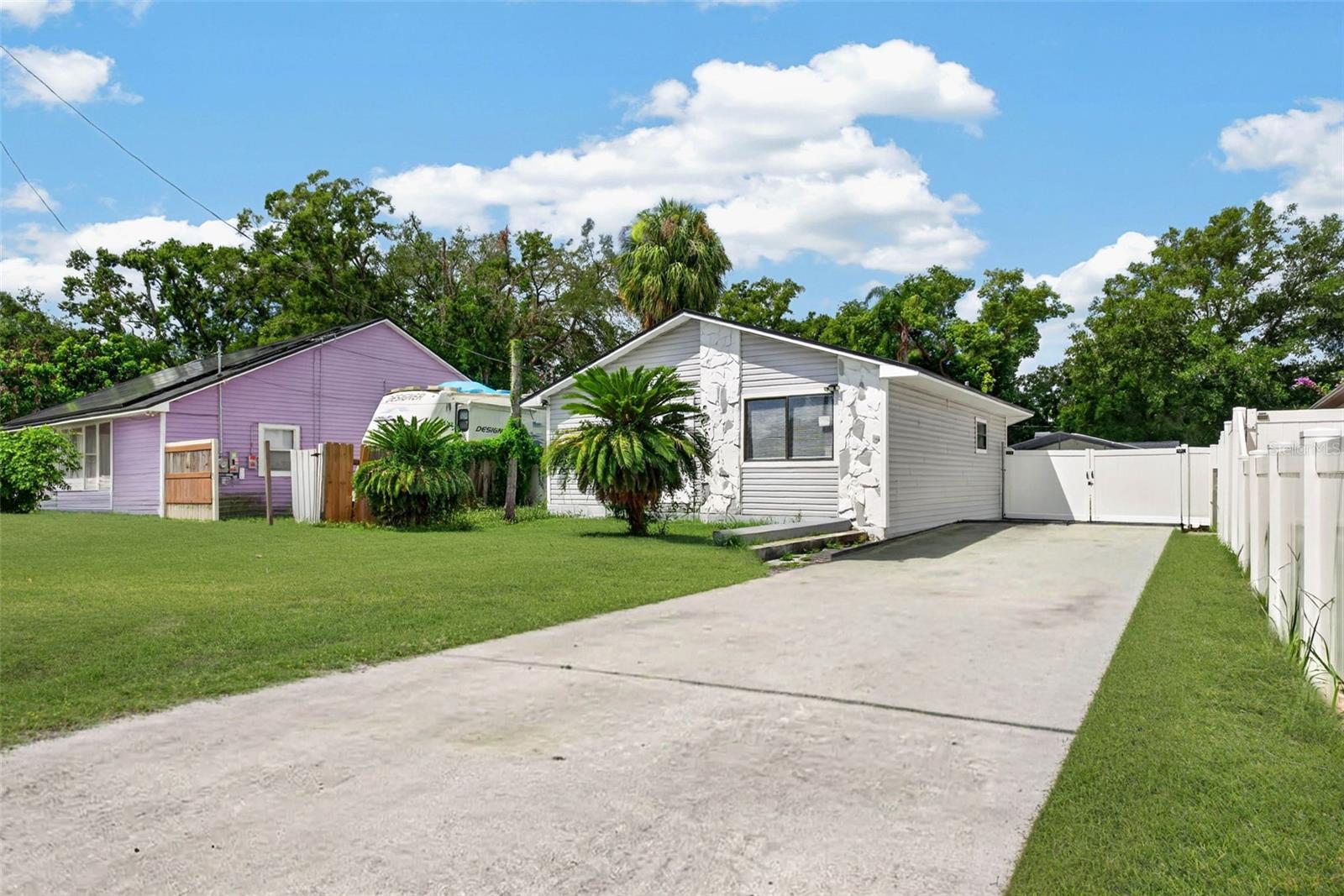 8114 N EDISON AVE