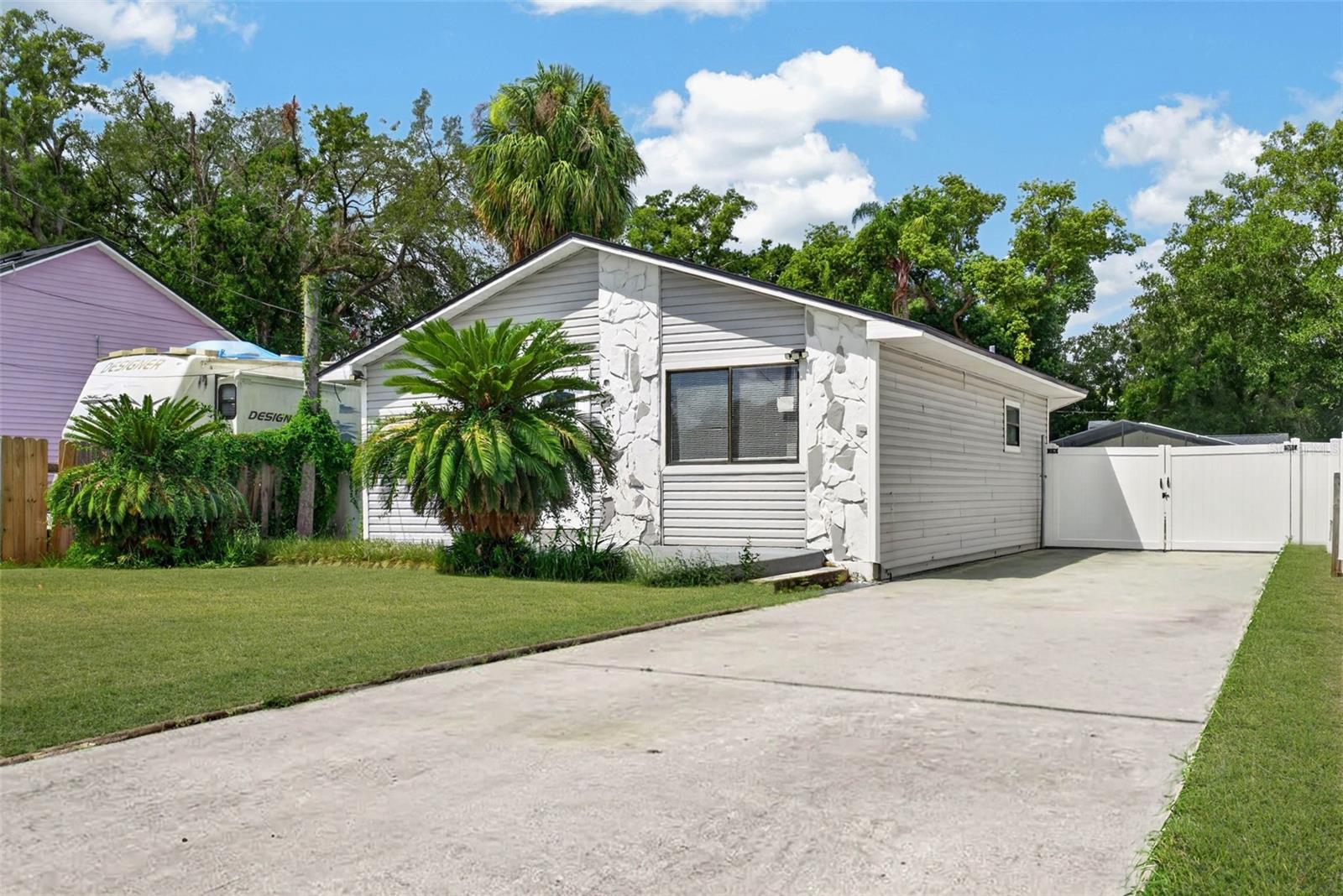 8114 N EDISON AVE