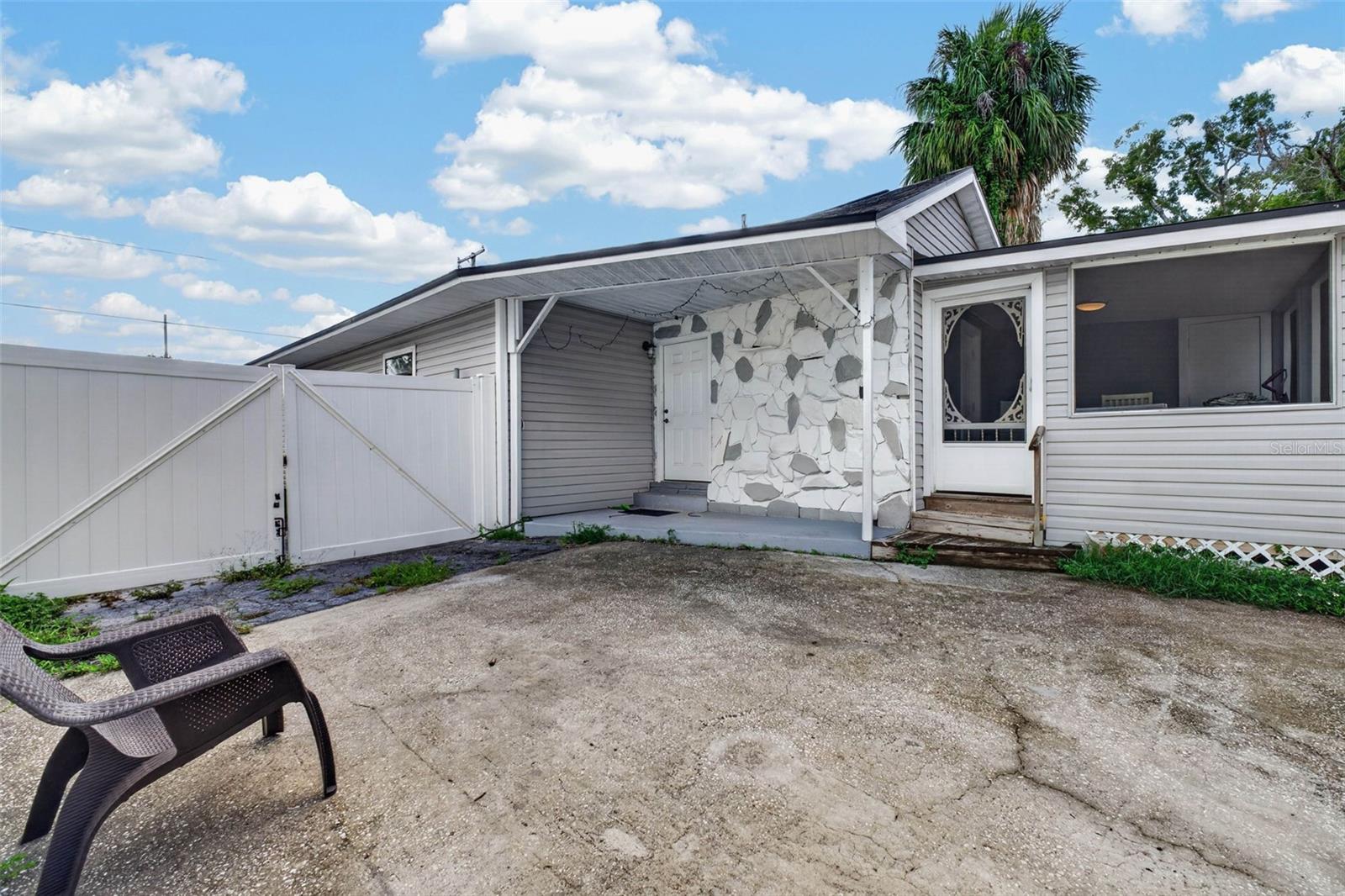 8114 N EDISON AVE