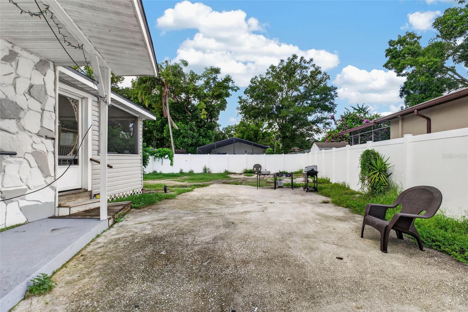 8114 N EDISON AVE