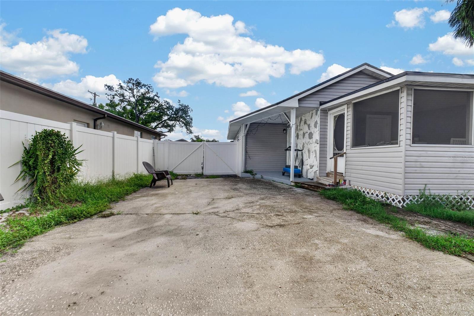8114 N EDISON AVE