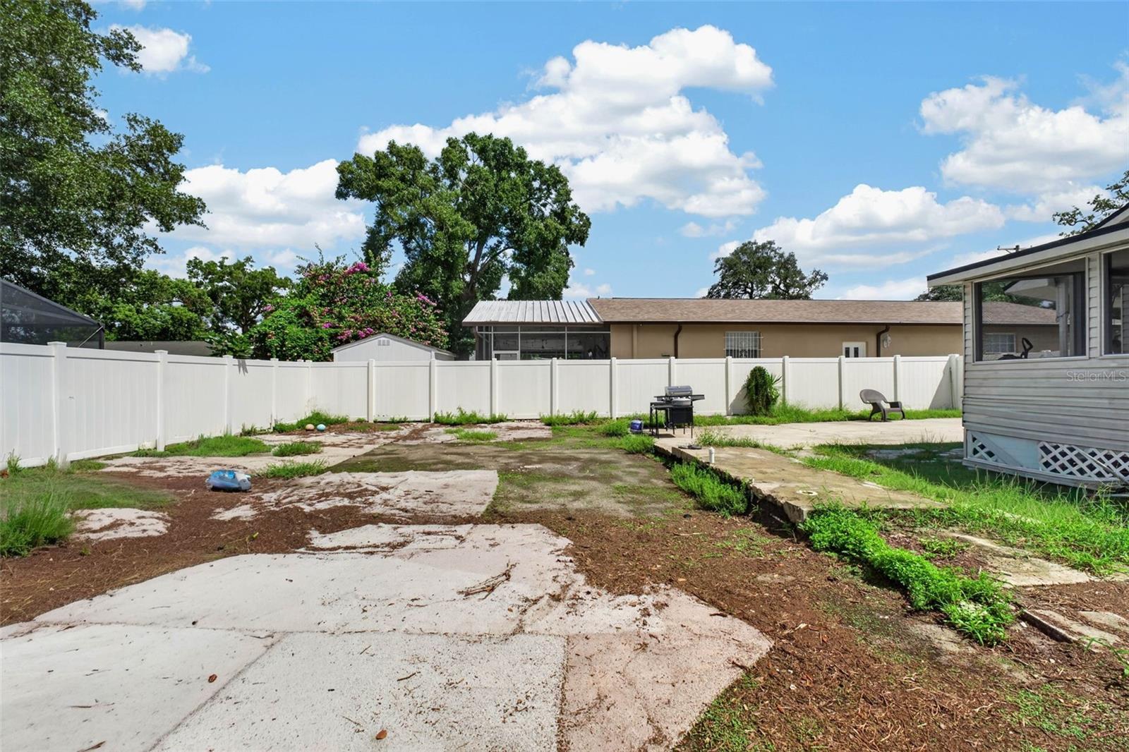 8114 N EDISON AVE