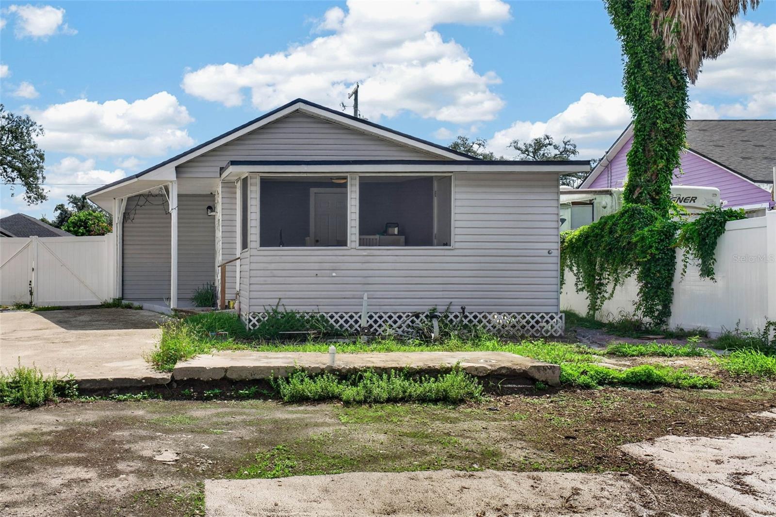8114 N EDISON AVE