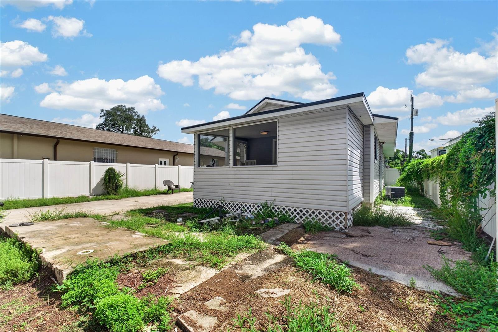 8114 N EDISON AVE