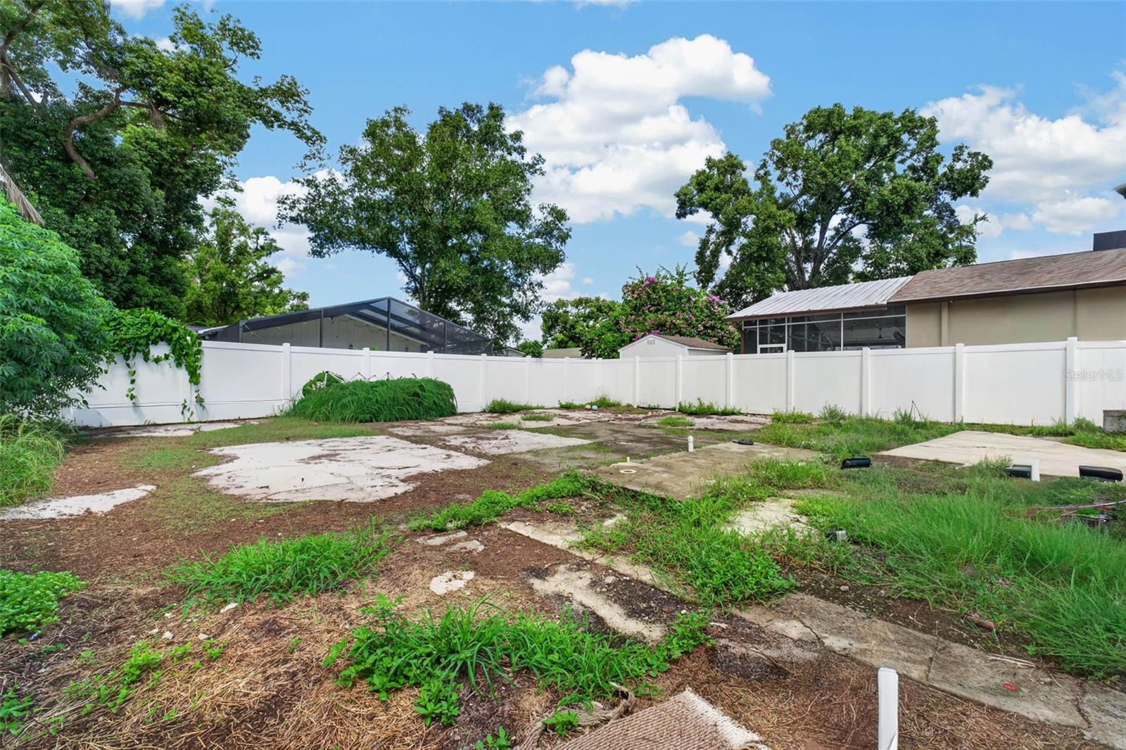8114 N EDISON AVE