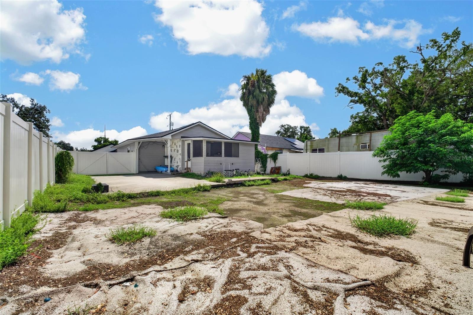 8114 N EDISON AVE