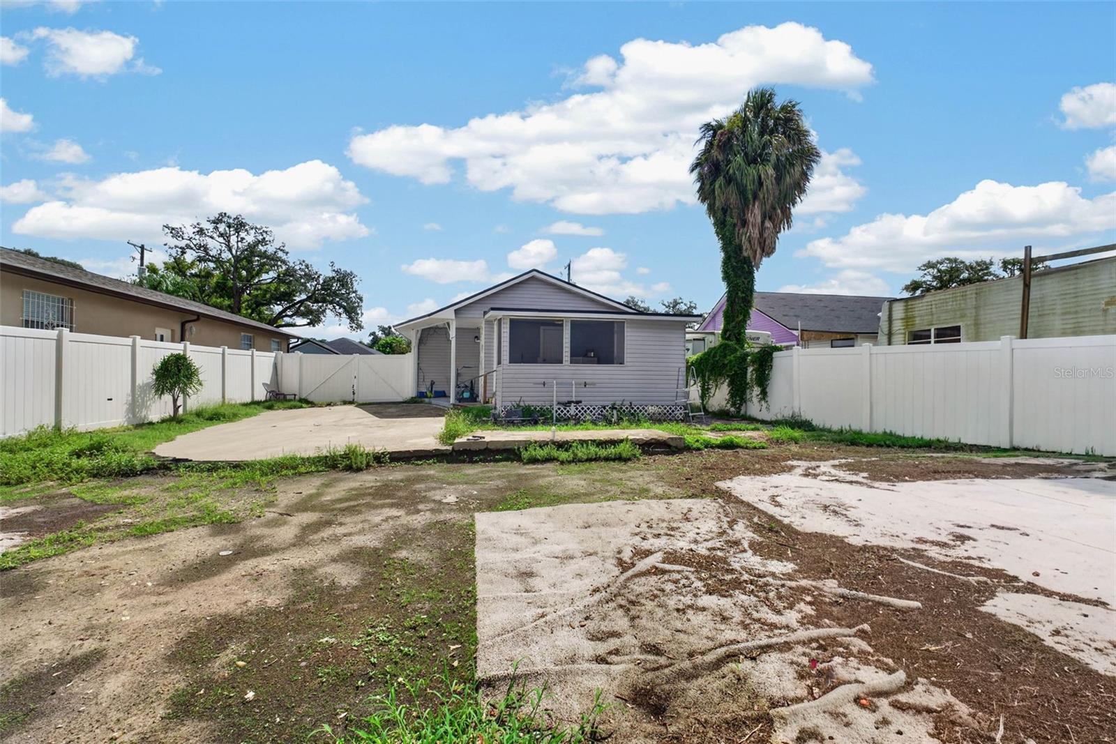 8114 N EDISON AVE