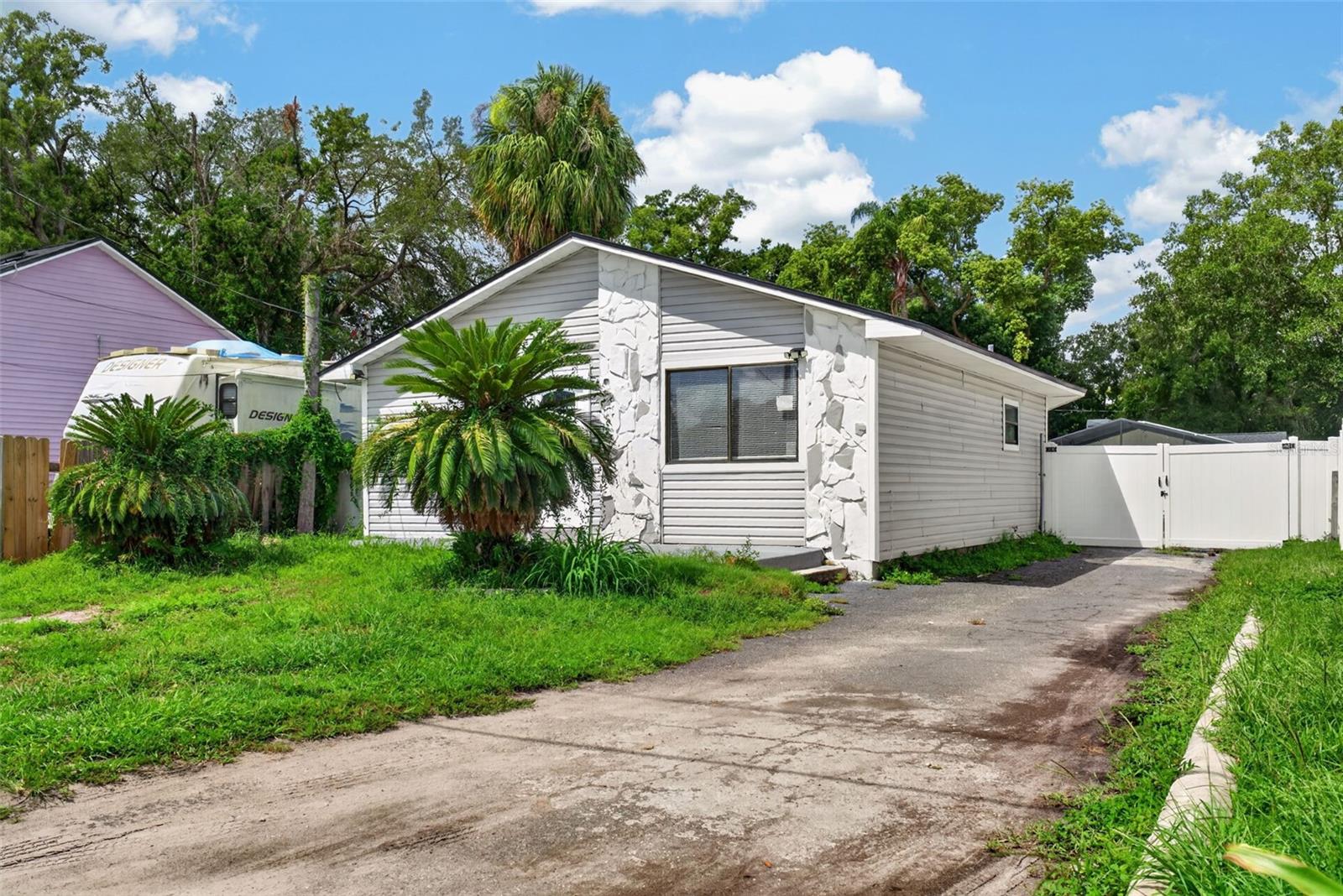 8114 N EDISON AVE