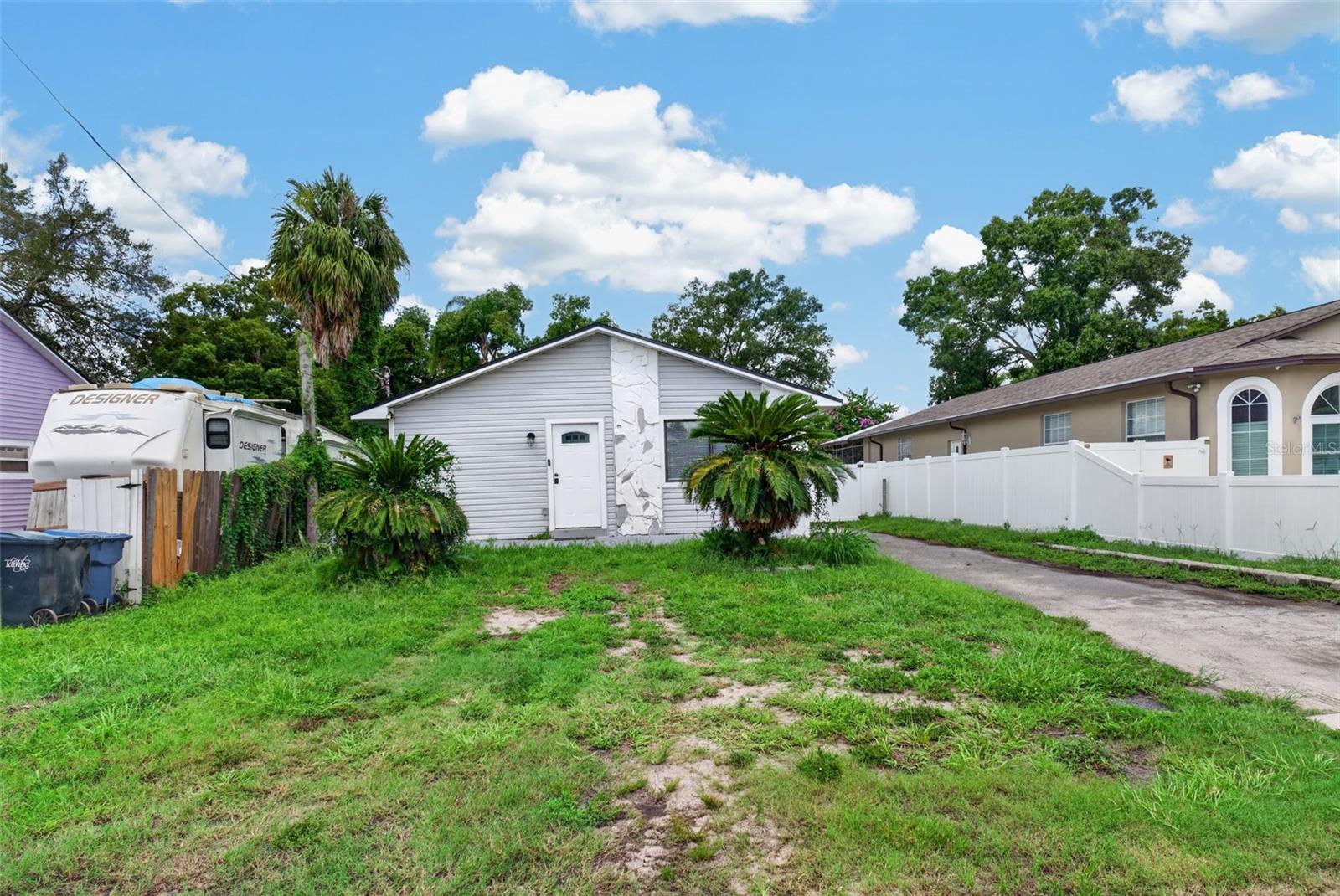 8114 N EDISON AVE