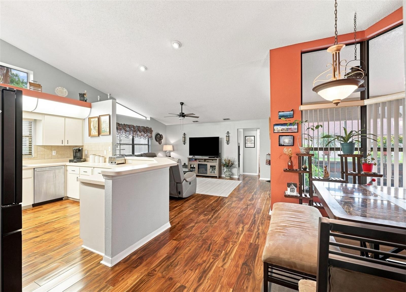 9324 CREEKSIDE CT