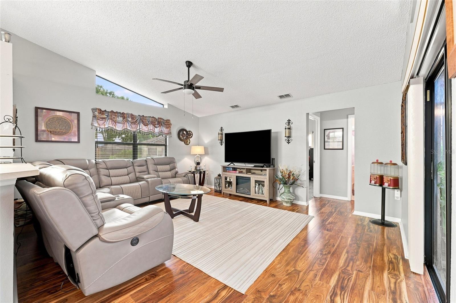 9324 CREEKSIDE CT
