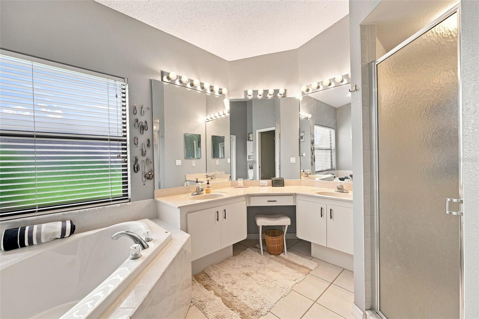 9324 CREEKSIDE CT