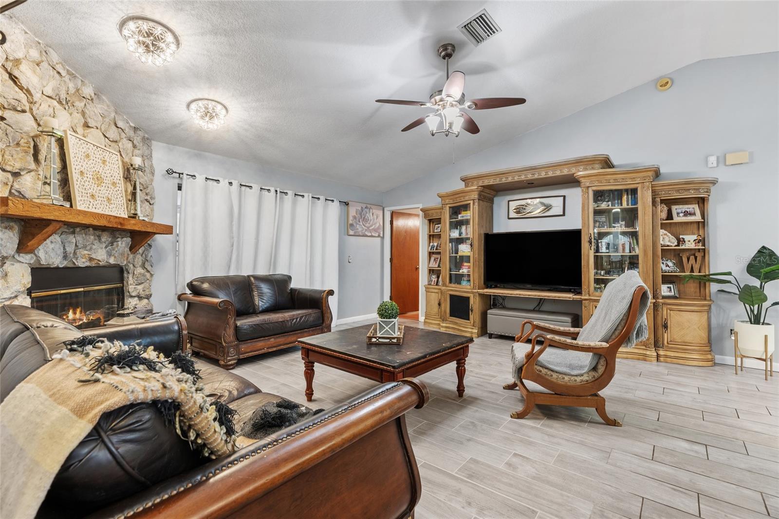 3753 MERIDEAN PL