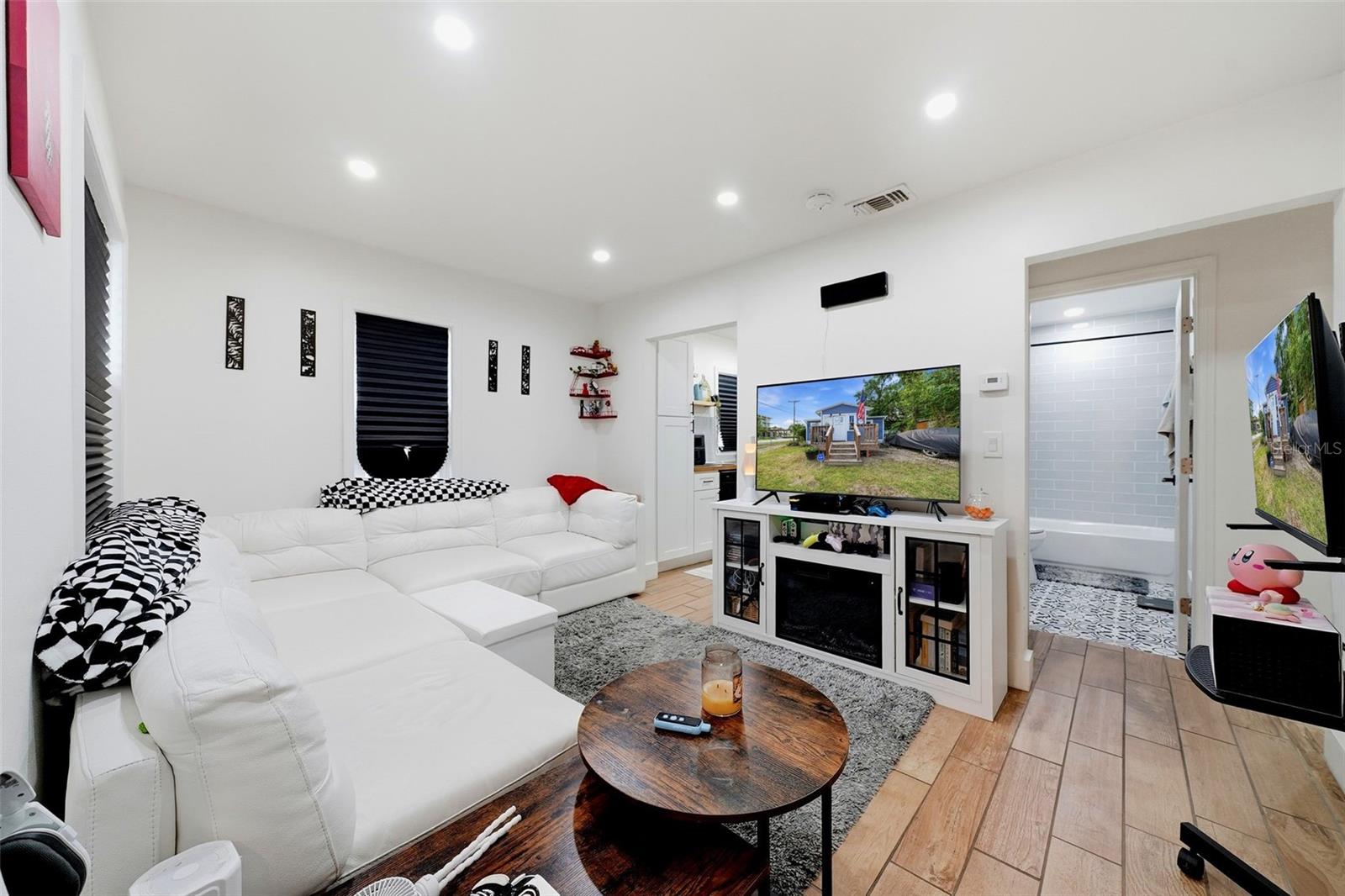 3311 E ELLICOTT ST