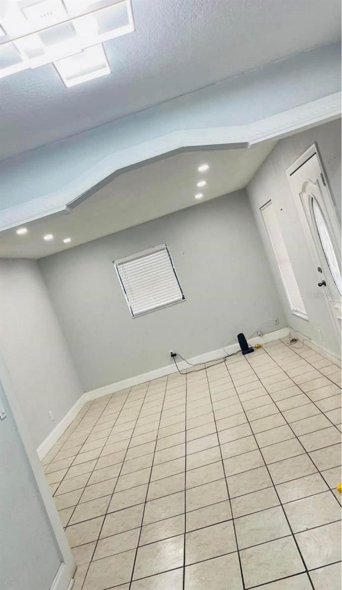 6524 LA MESA CIR