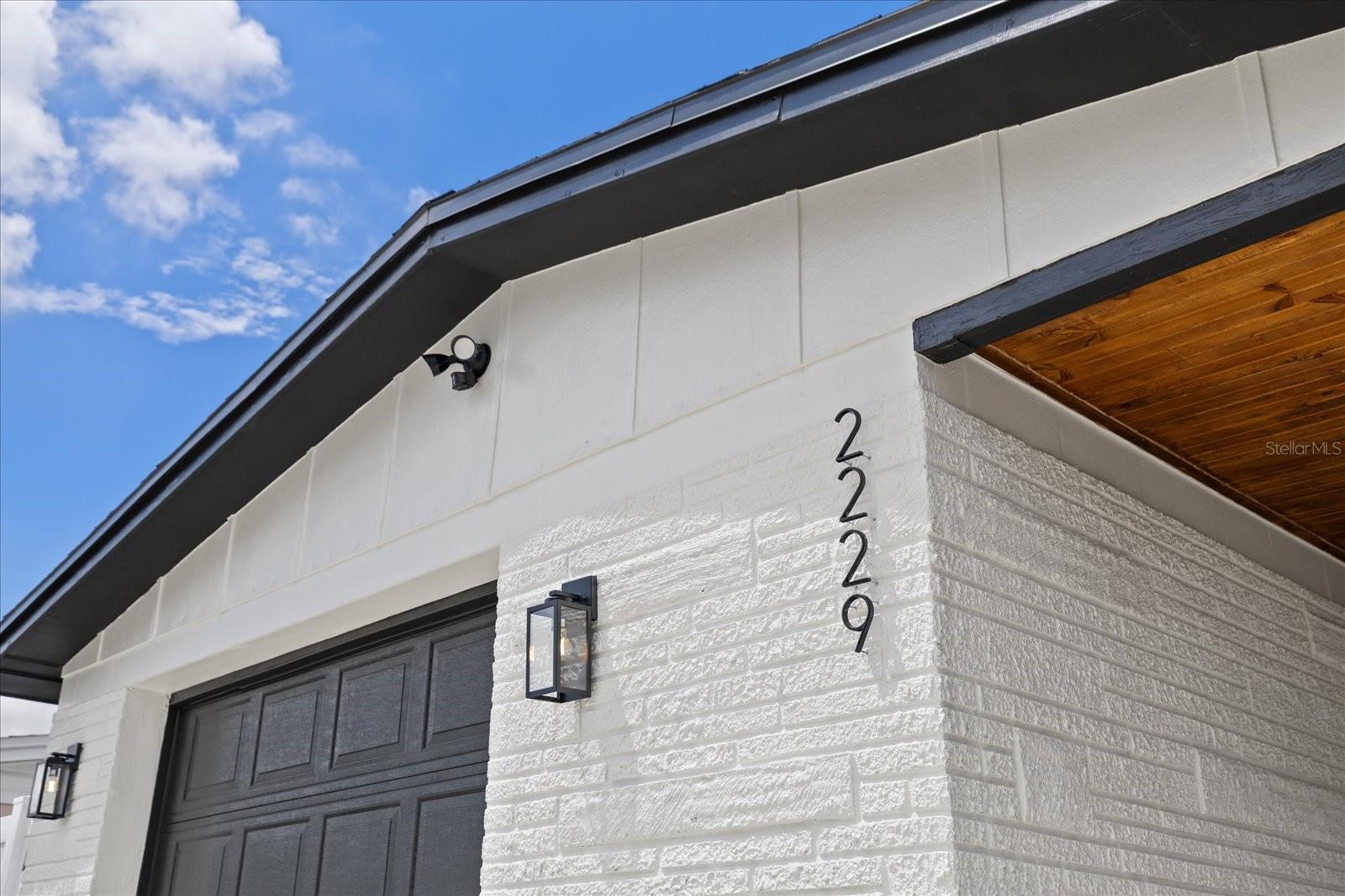 2229 ROSELAWN DR