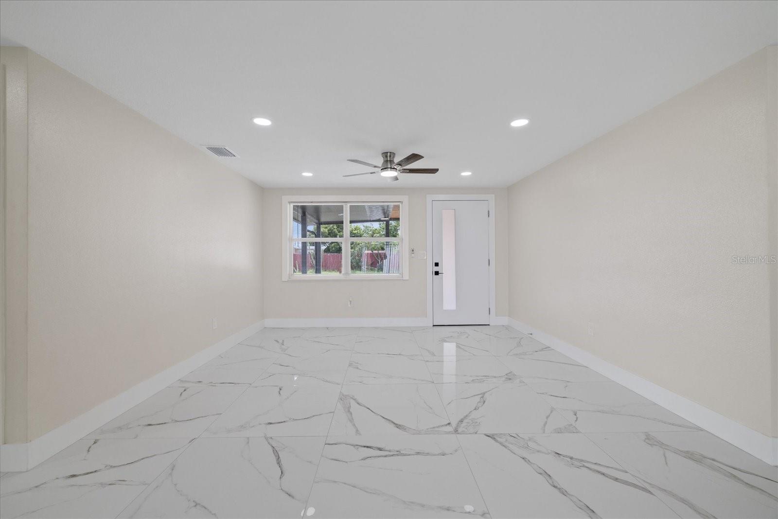 2229 ROSELAWN DR