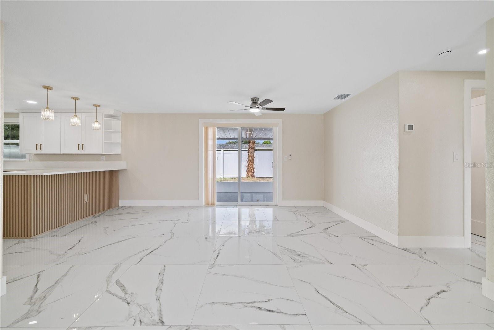 2229 ROSELAWN DR