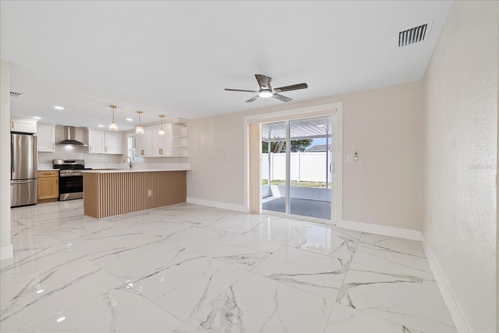 2229 ROSELAWN DR
