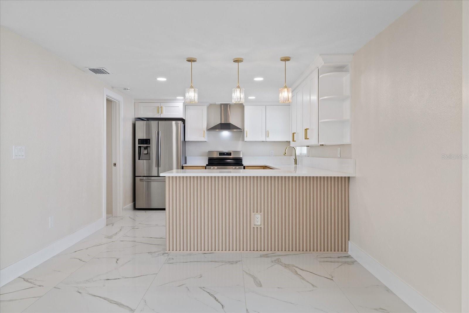 2229 ROSELAWN DR