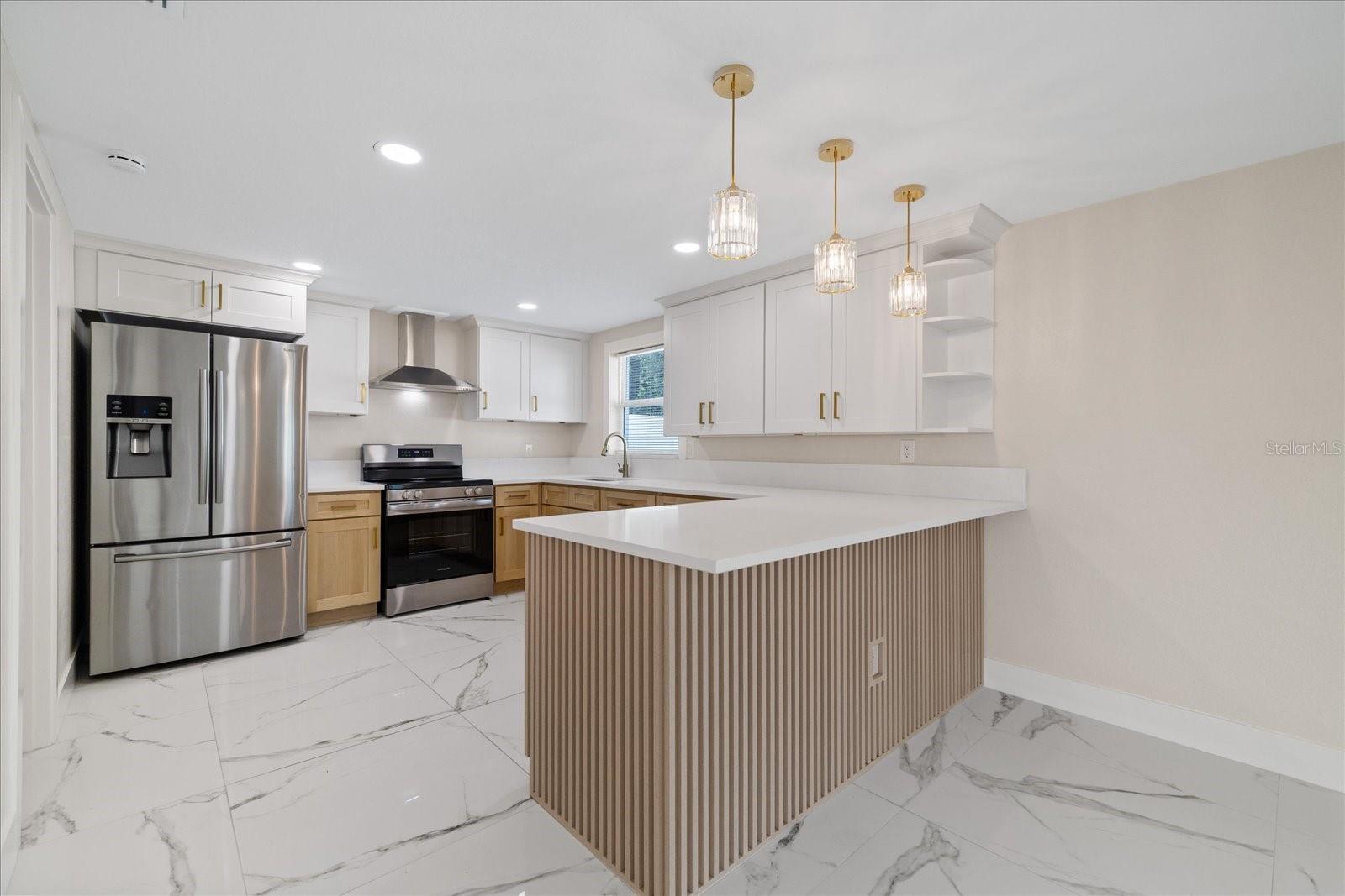 2229 ROSELAWN DR