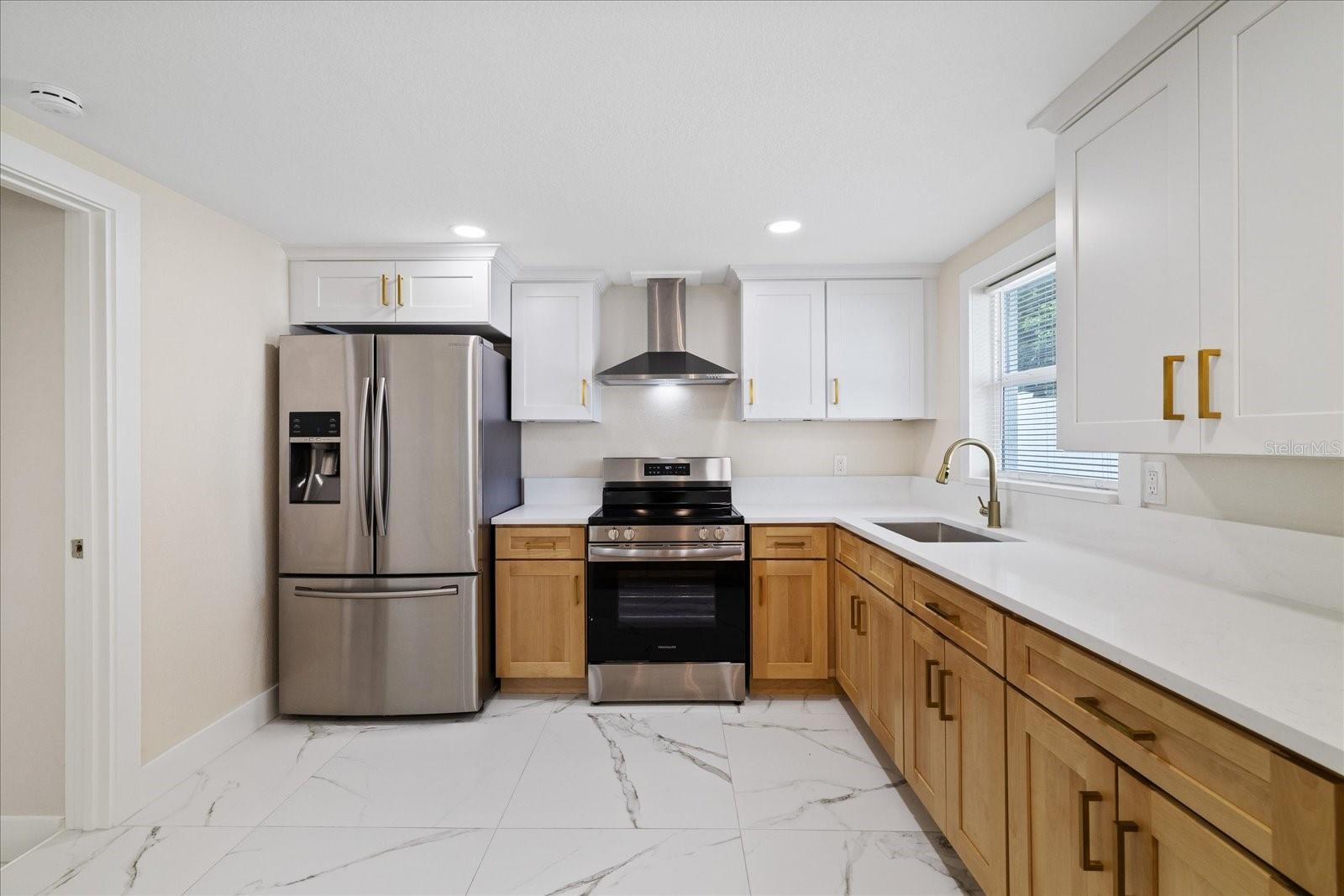 2229 ROSELAWN DR