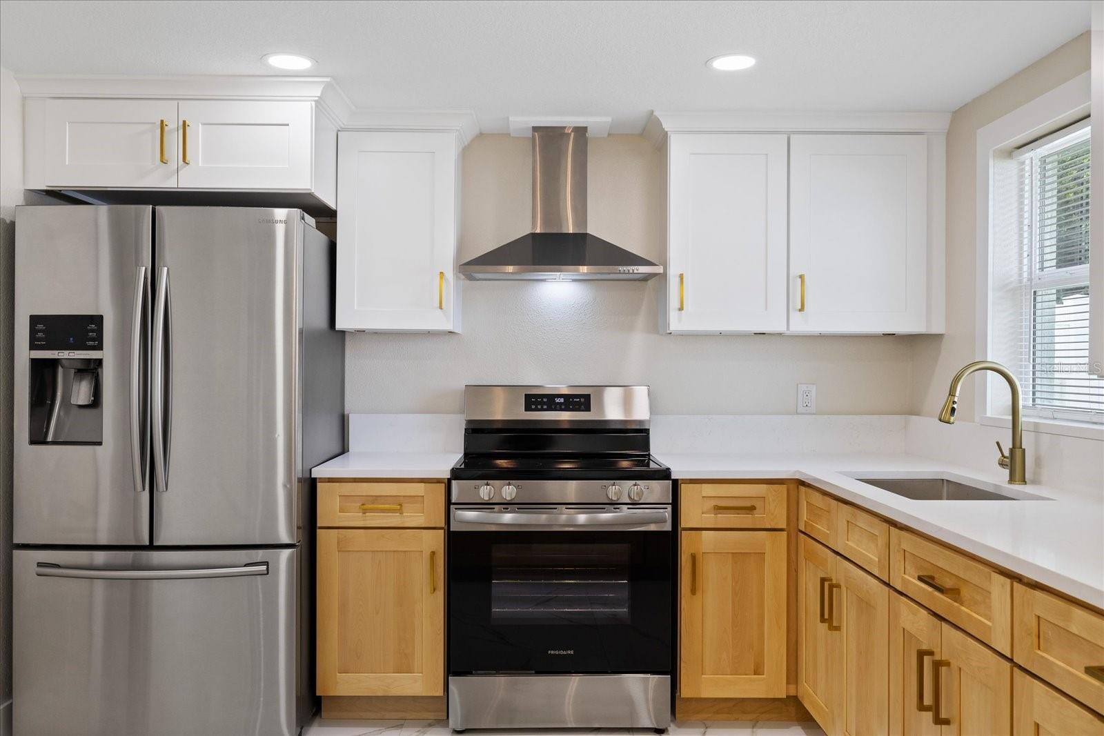 2229 ROSELAWN DR