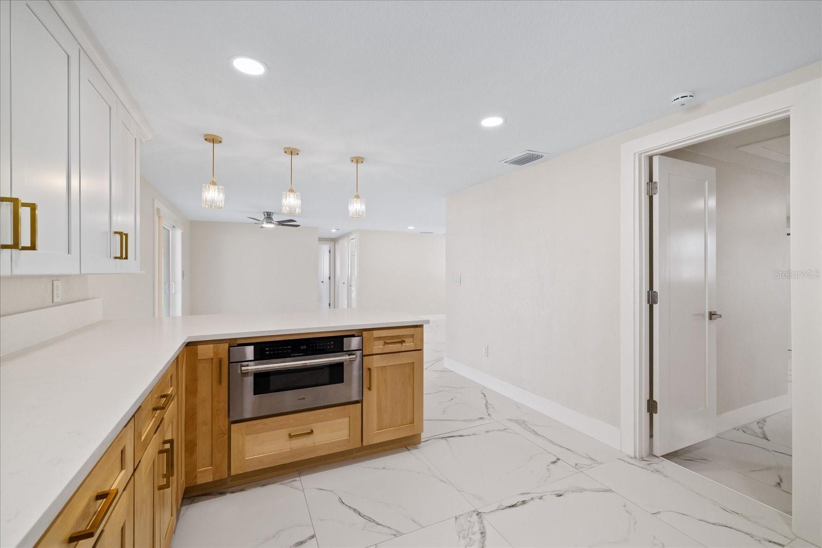 2229 ROSELAWN DR