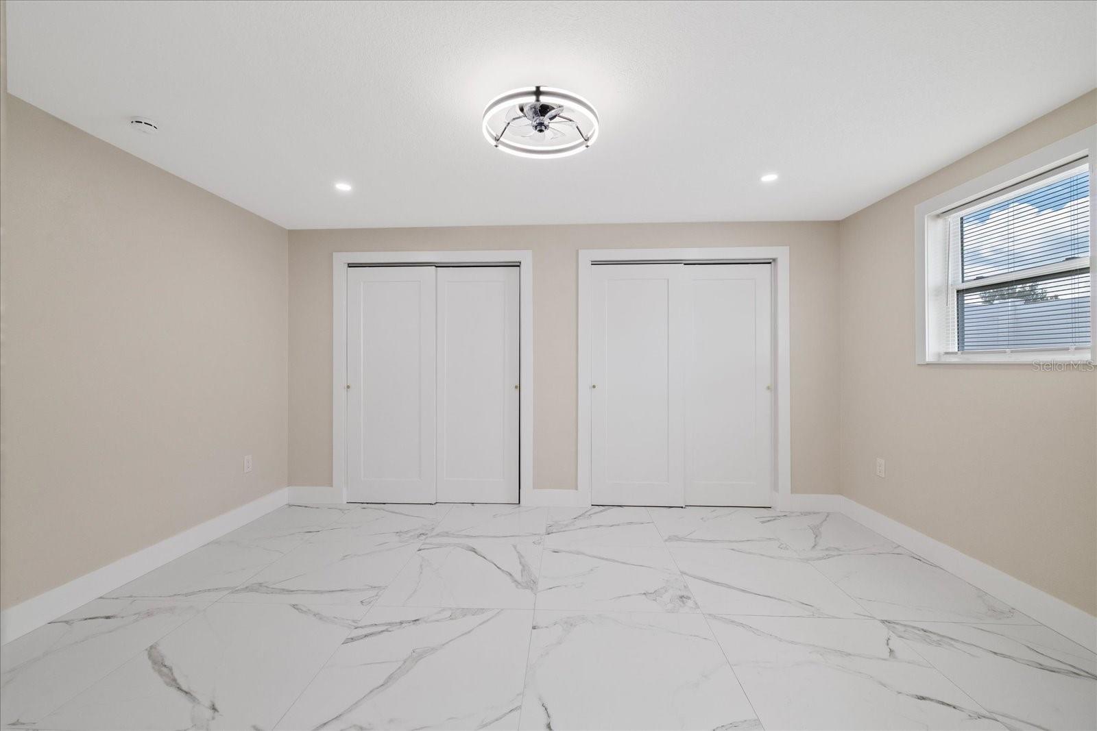 2229 ROSELAWN DR