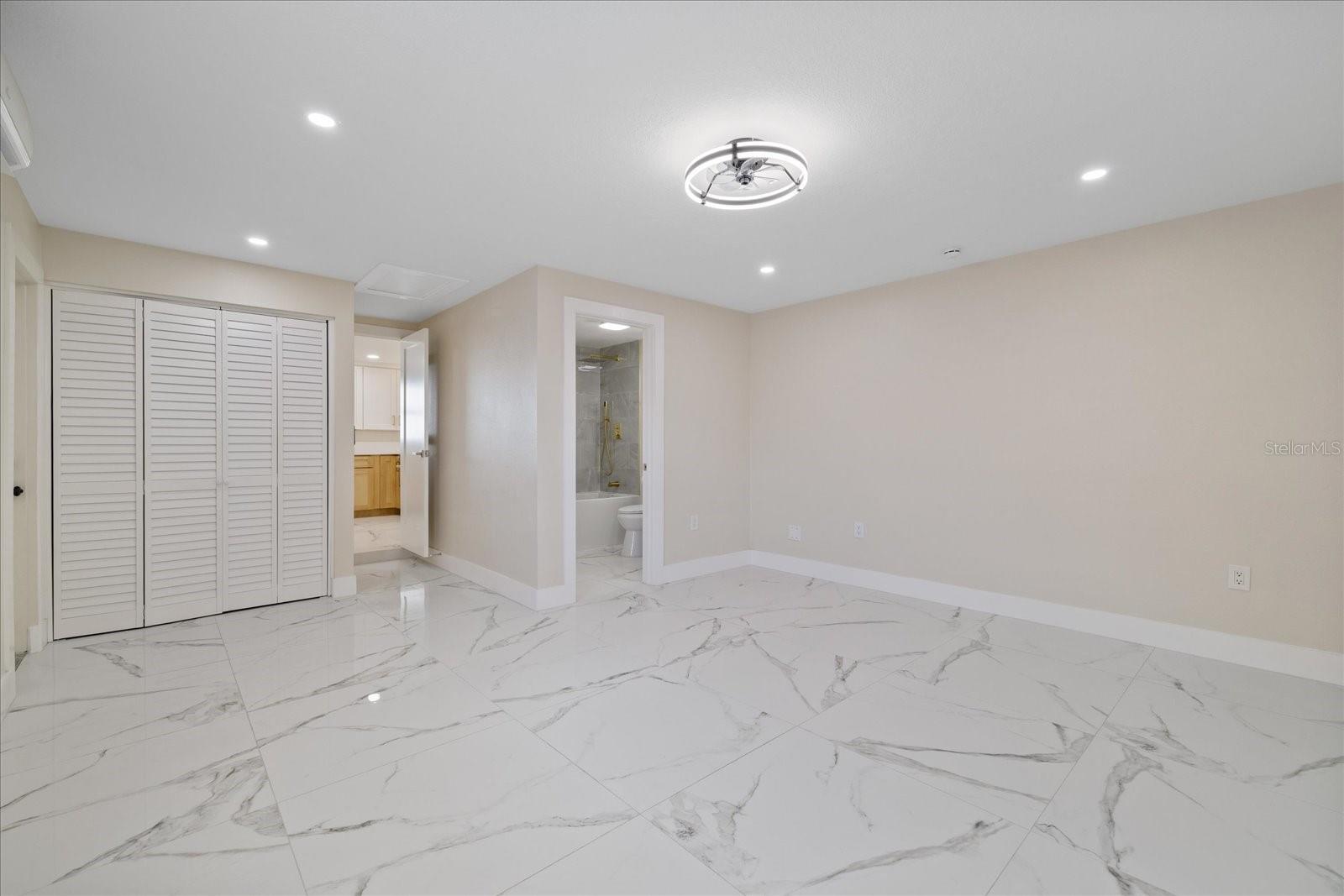 2229 ROSELAWN DR