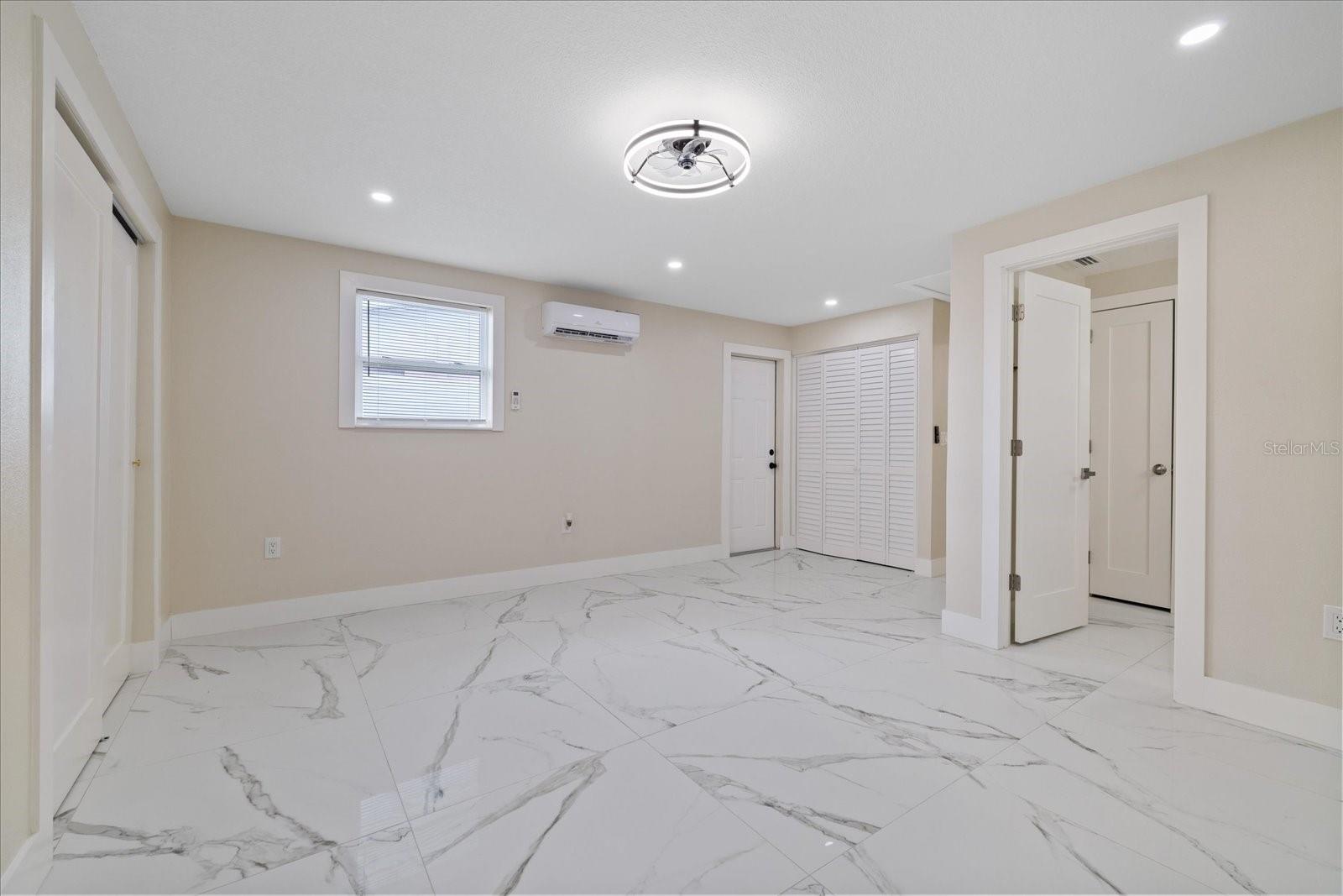 2229 ROSELAWN DR