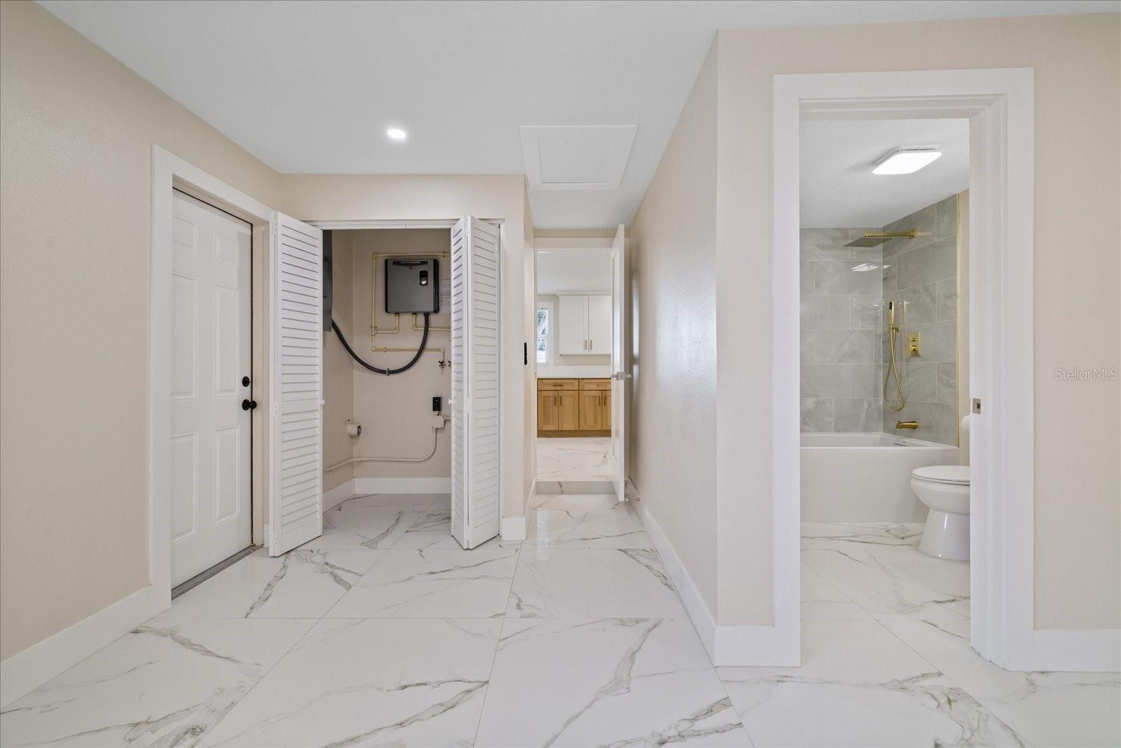 2229 ROSELAWN DR