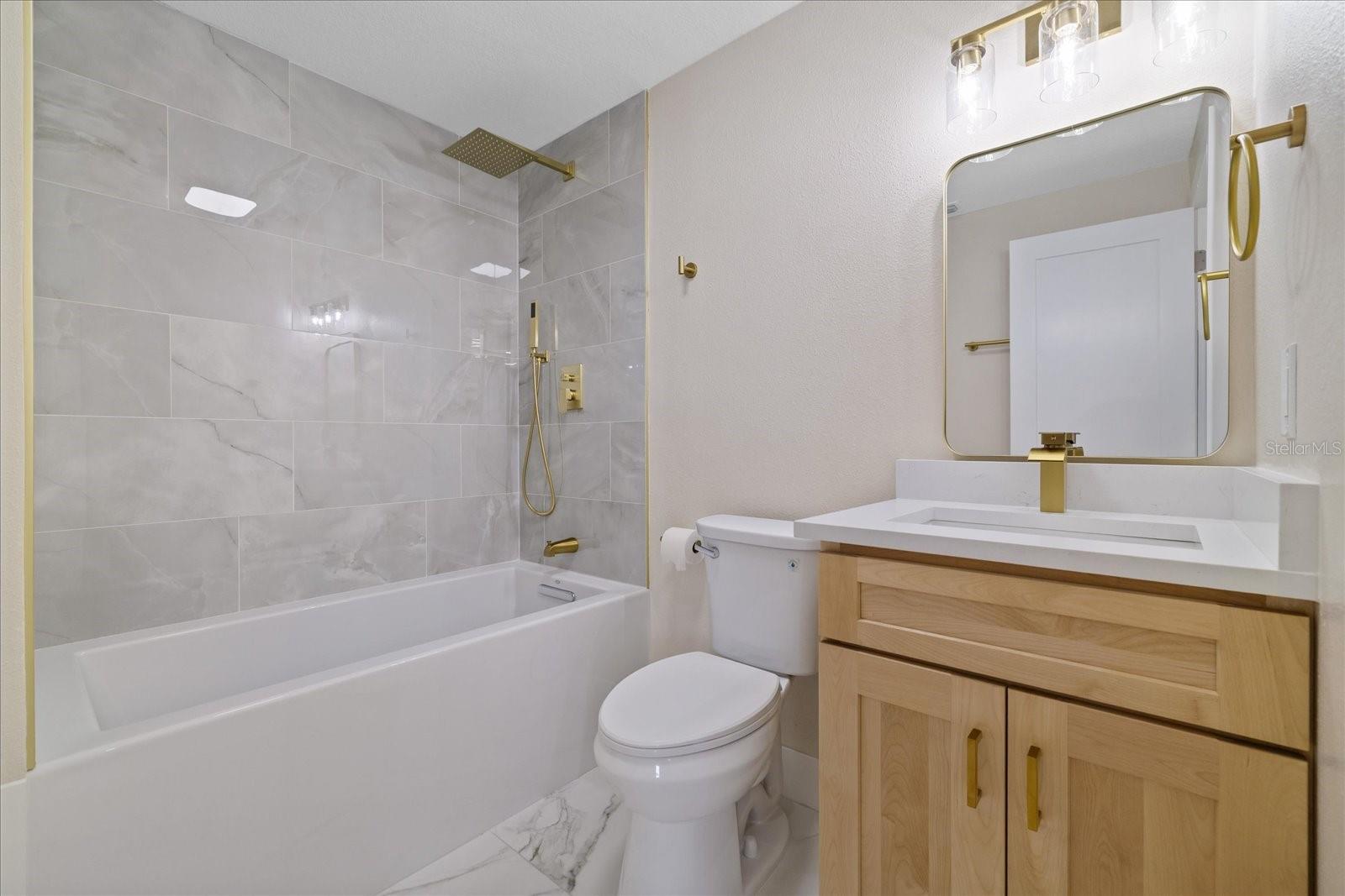 2229 ROSELAWN DR