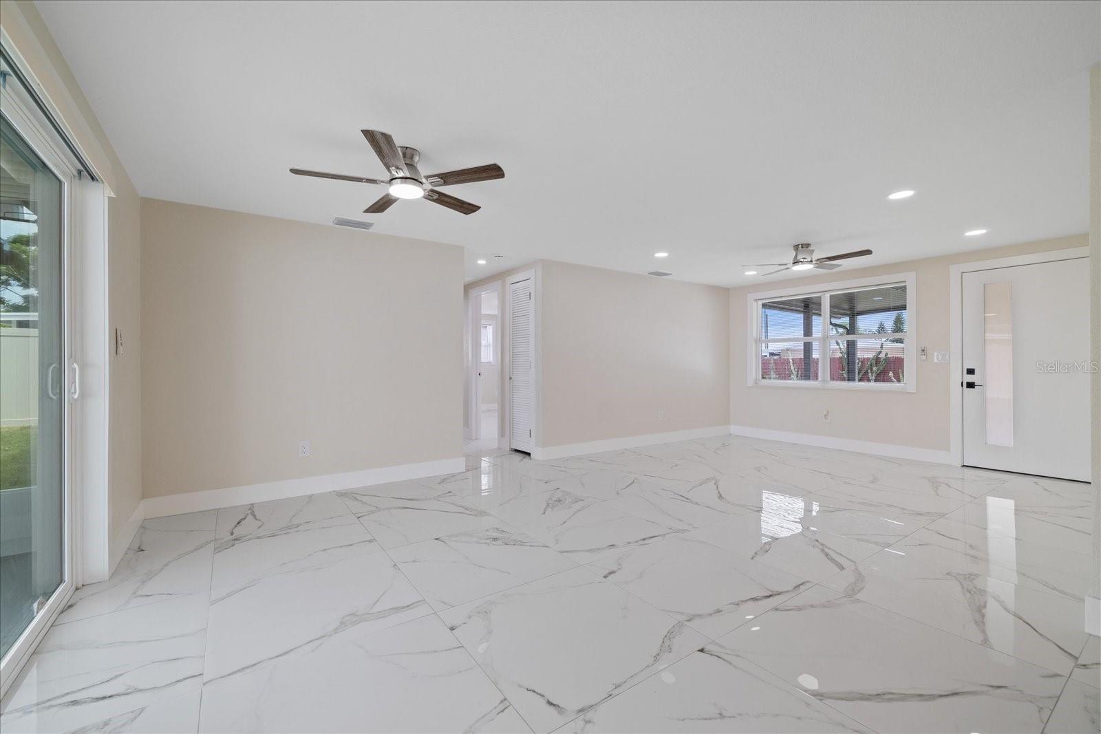 2229 ROSELAWN DR
