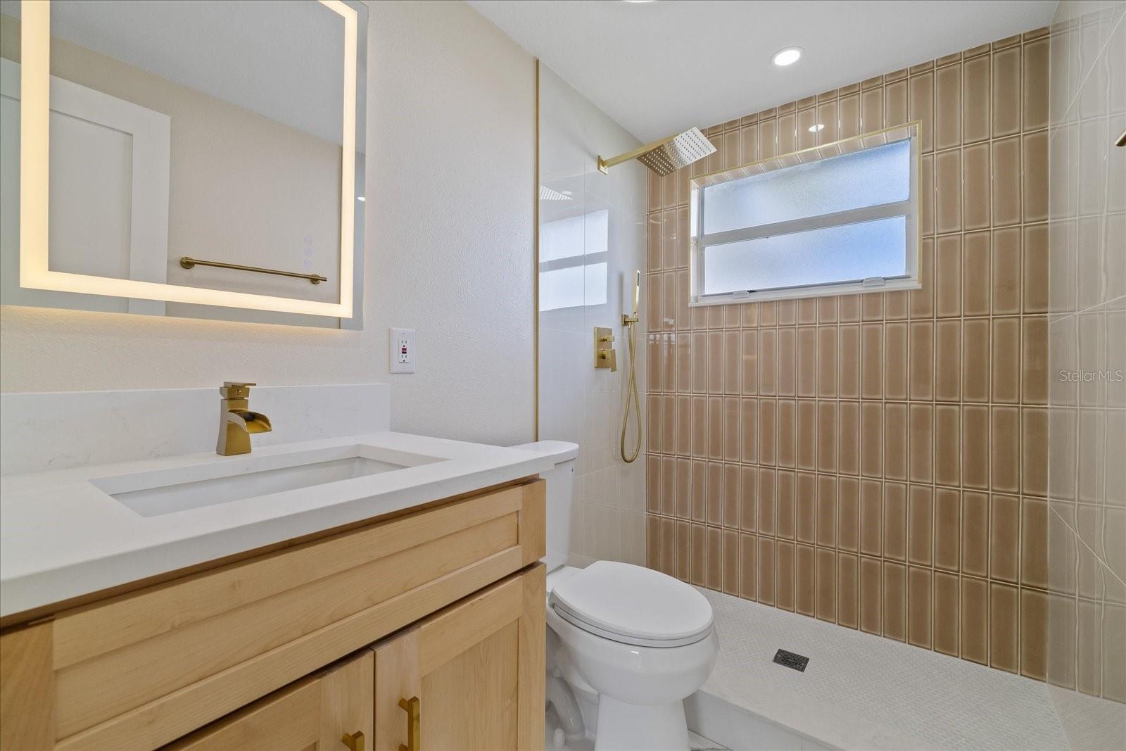 2229 ROSELAWN DR