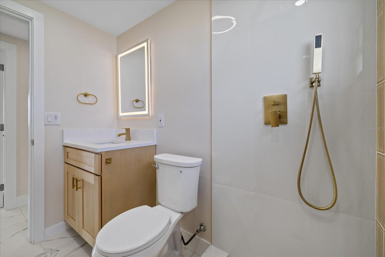 2229 ROSELAWN DR