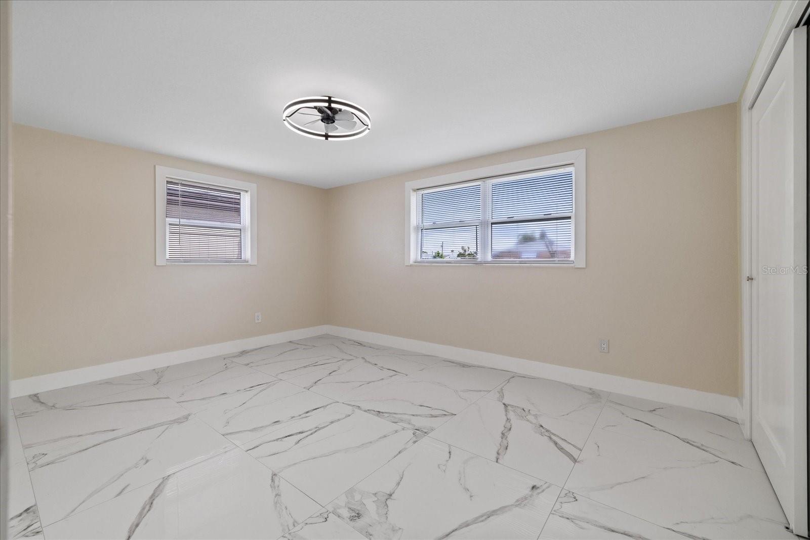 2229 ROSELAWN DR